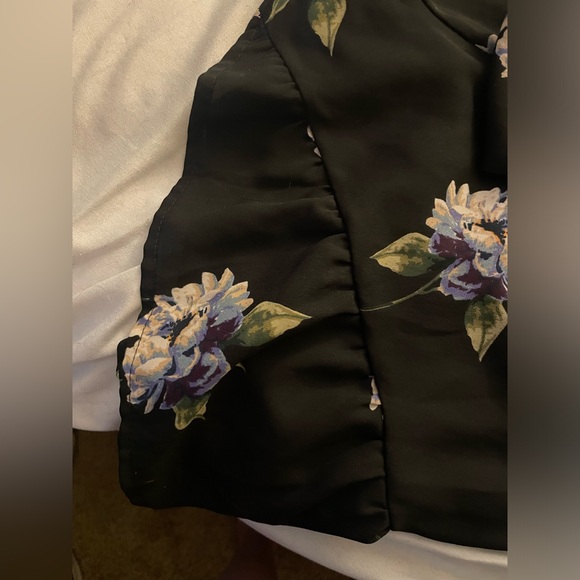 Mod On Trend Black/Navy Floral Romper Size Small - Picture 4 of 5